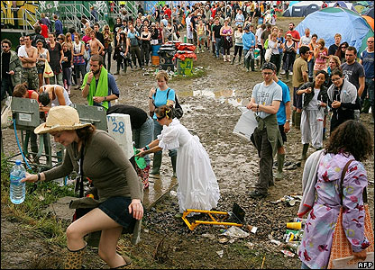 5925366d25b57_glastonbury28.jpg.9889fe155cda1be20f7874dc12ff4e76.jpg