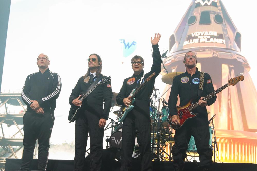 Weezer (1).jpg