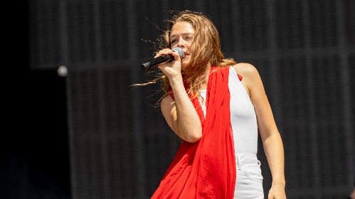 Maggie Rogers (performer's page) - eFestivals.co.uk